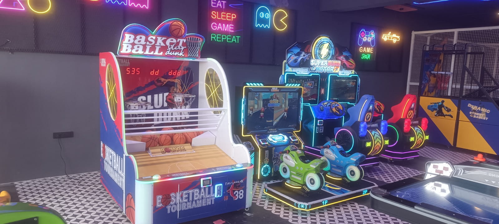 Jolly Castle arcade interior